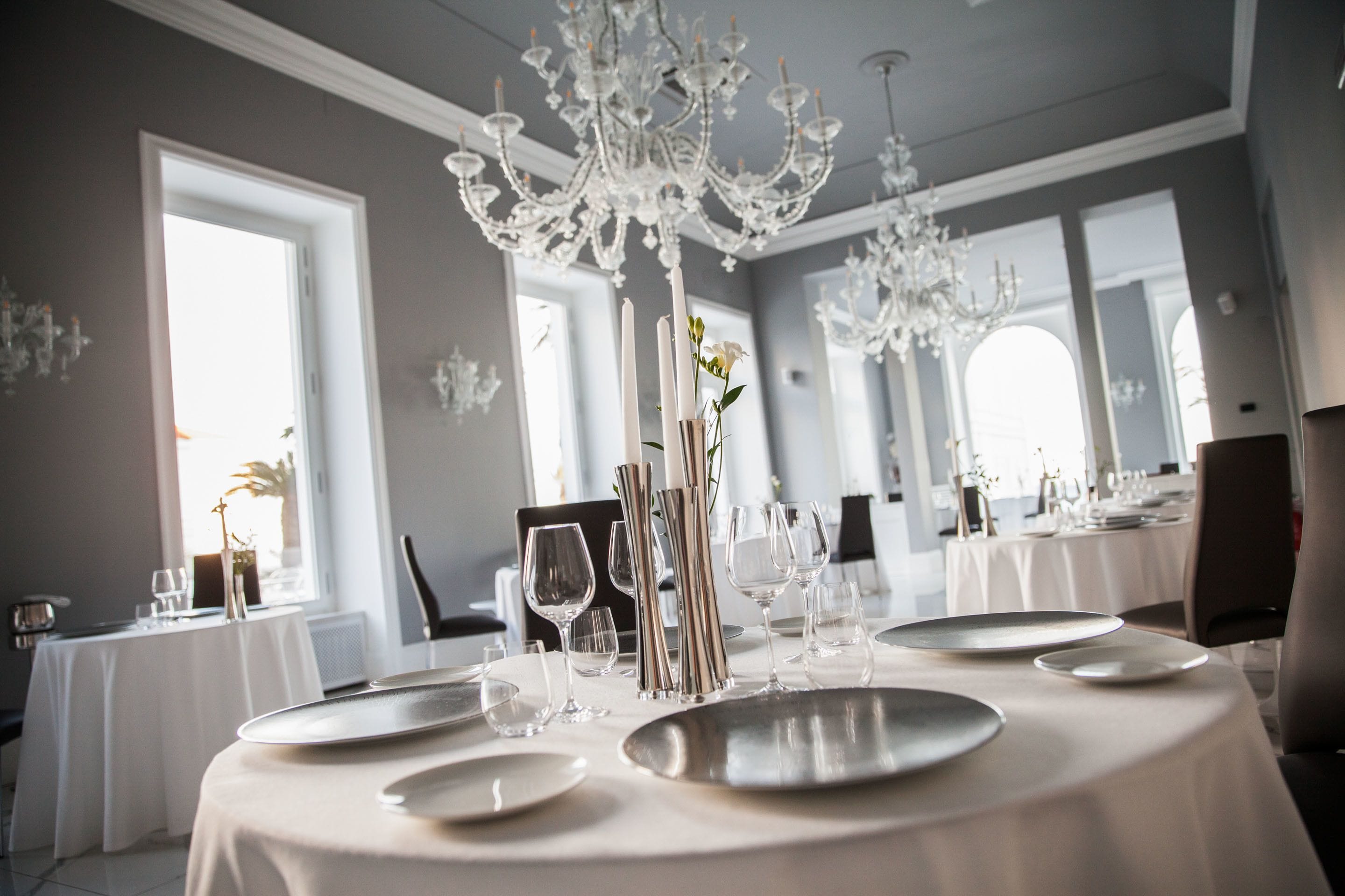 lunch, dinner served; italian cuisine, pool views