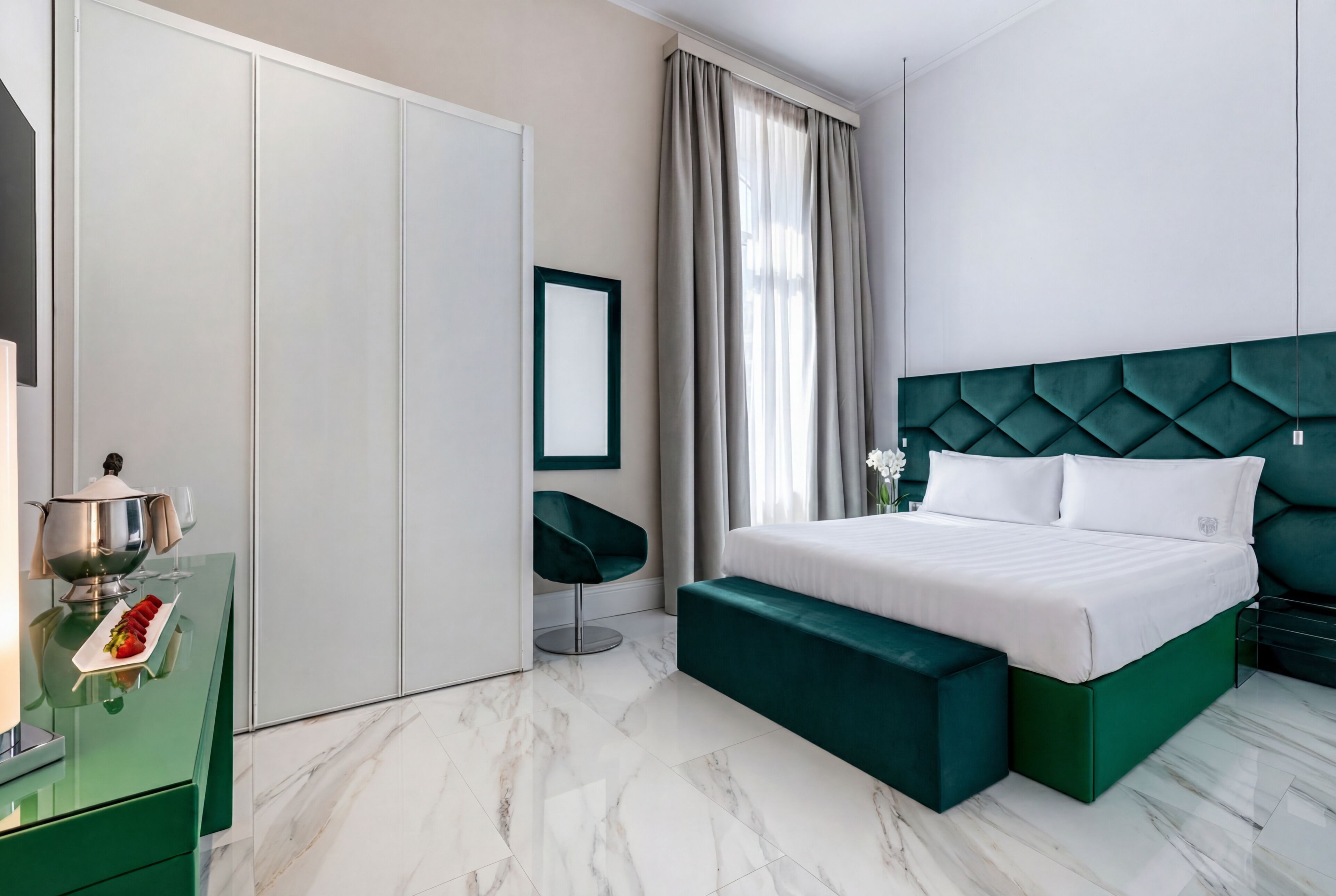 Habitación clásica doble, vistas a la ciudad (Matrimoniale) | Ropa de cama de alta calidad, colchones con acolchado adicional, minibar