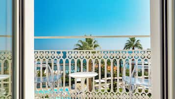 Camera Premium, balcone, vista mare | 1 camera, biancheria da letto di alta qualità, materassi a doppio strato