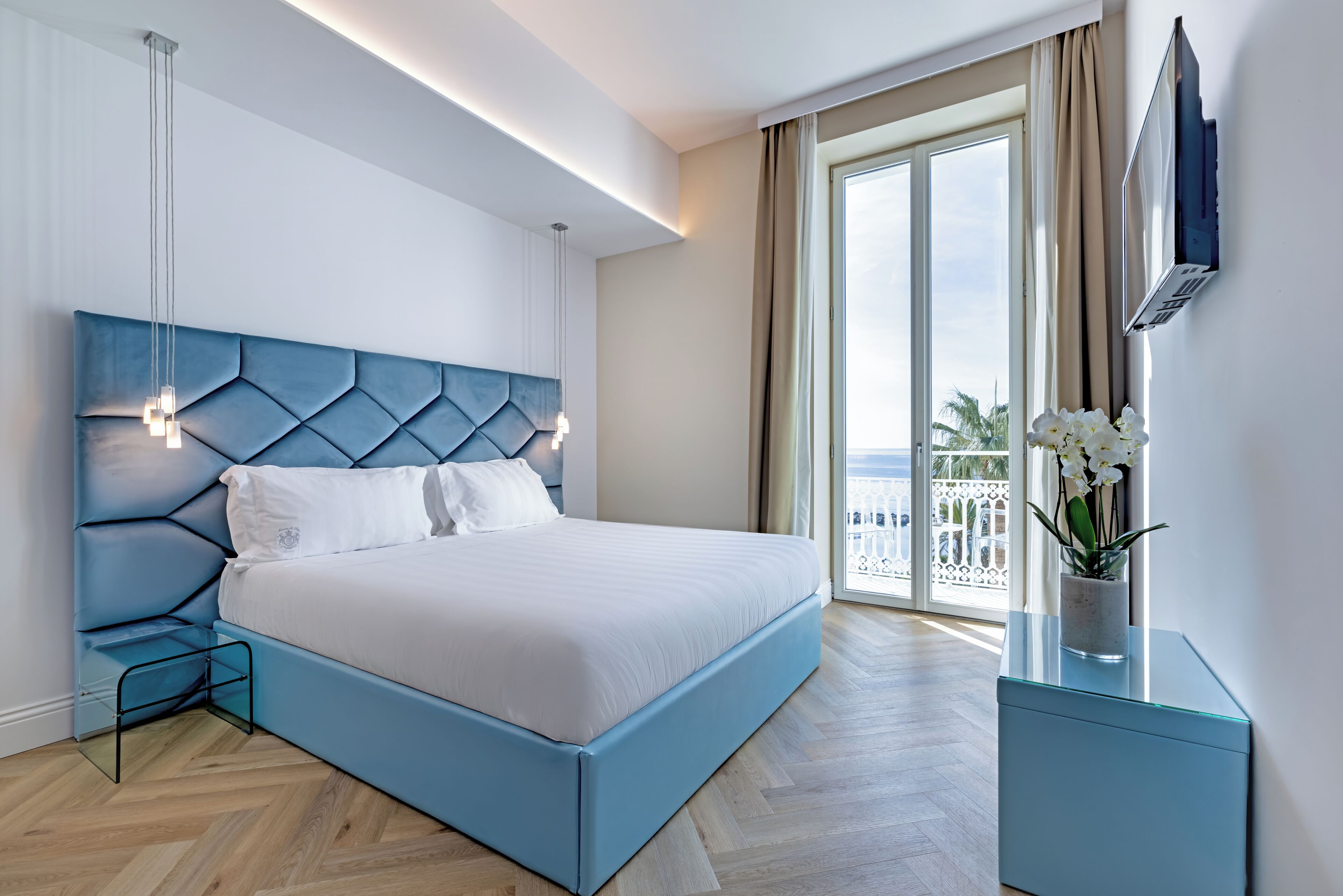 Ropa de cama de alta calidad, colchones con acolchado adicional, minibar