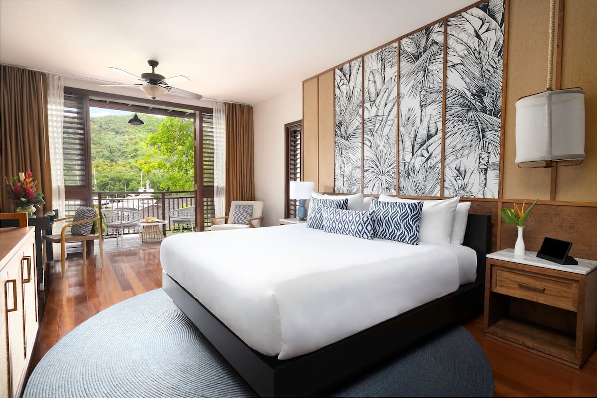2 slaapkamers, luxe beddengoed, donzen dekbedden, een minibar