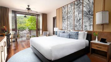 Hochwertige Bettwaren, Daunenbettdecken, Minibar, Zimmersafe