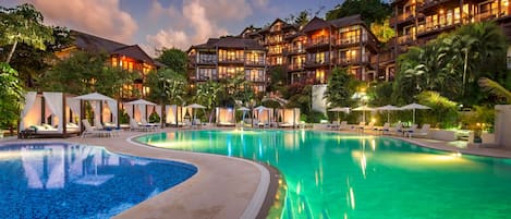 2 outdoor pools, free pool cabanas, pool umbrellas