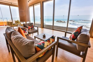 Café da manhã, almoço e jantar; culinária internacional 