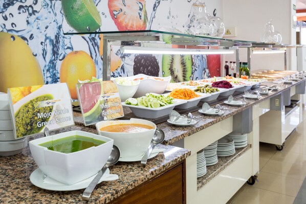 Breakfast and dinner served  - Globales Acuario (Puerto de la Cruz)