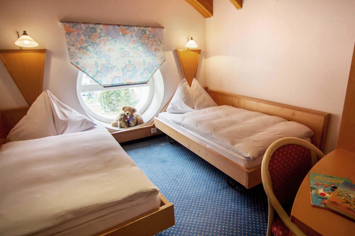 Suite | In-room safe, desk, soundproofing, cribs (free)
