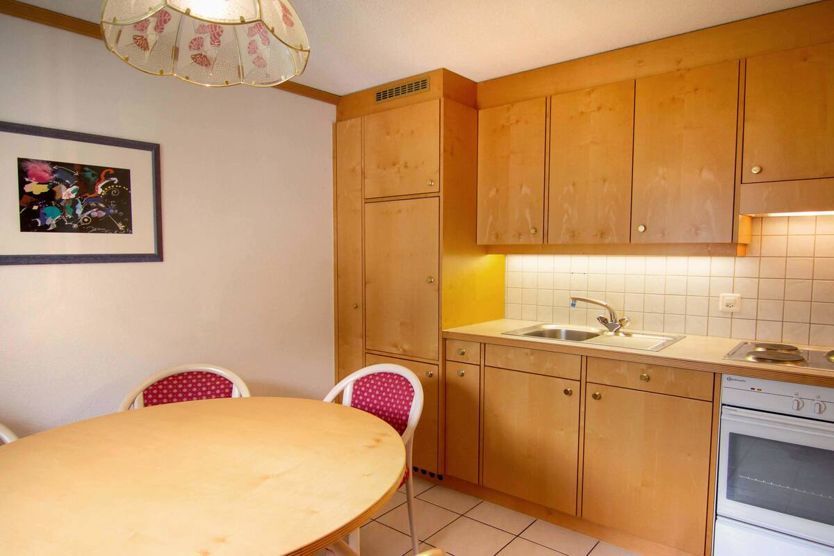 suite | private kitchen | fridge