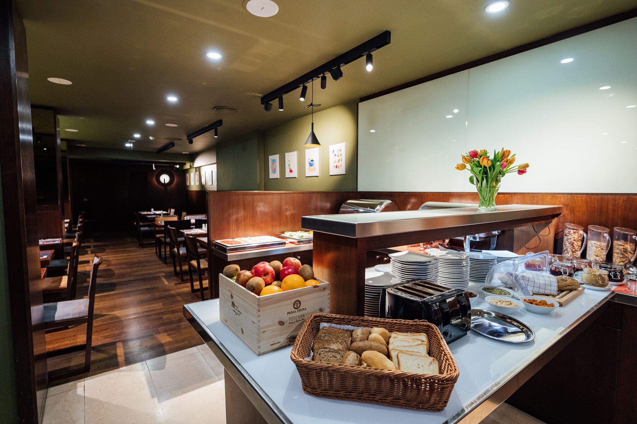 بوفيه فطور يوميًا بتكلفة قدرها (95 RON للشخص)