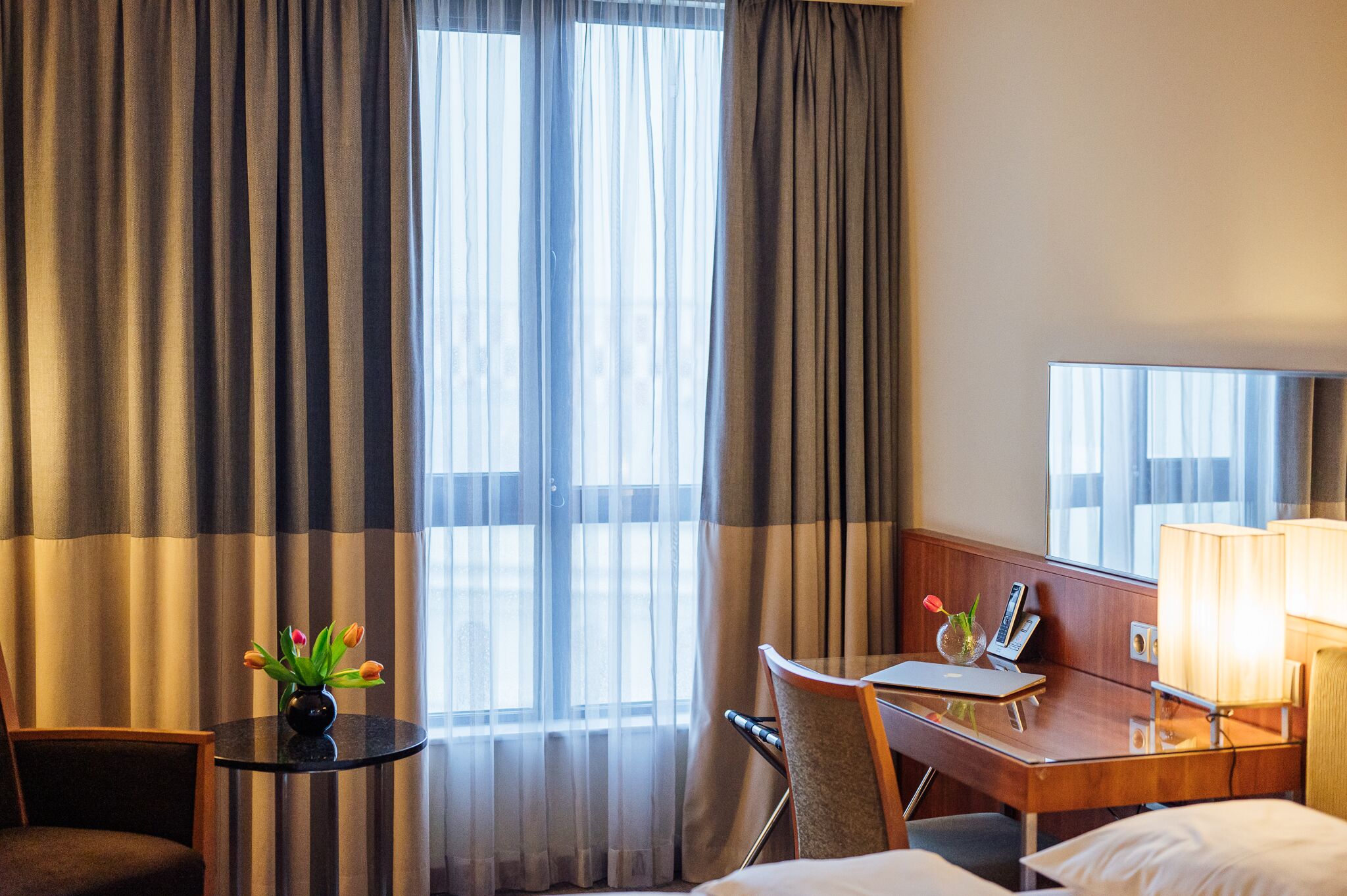 cozy city view | hypo-allergenic bedding, select comfort beds, minibar, in-room safe