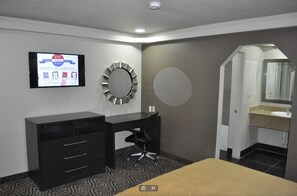 Standard Room, 1 King Bed | In-room safe, free cribs/infant beds, free wired internet, bed sheets - Downtown Suites Dallas (Dallas)