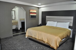 Standard Room, 1 King Bed | In-room safe, free cribs/infant beds, free wired internet, bed sheets