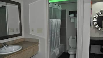 標準客房, 1 張特大雙人床 | 浴室 | 淋浴設備、毛巾