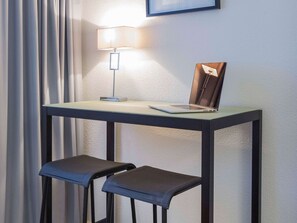 Habitació clàssica, diversos llits | Roba de llit d'alta qualitat, minibar i caixa forta a l'habitació 