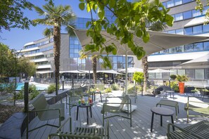 Poolside bar