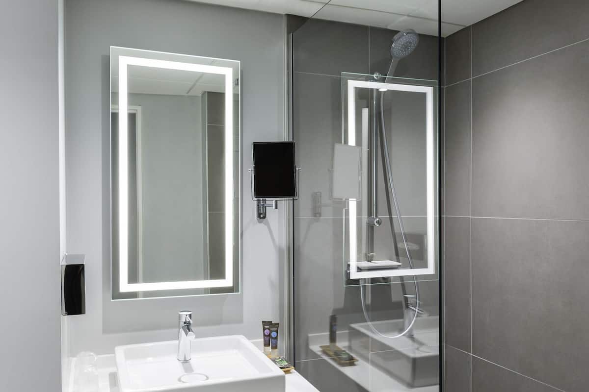 Ropa de cama de alta calidad y minibar
