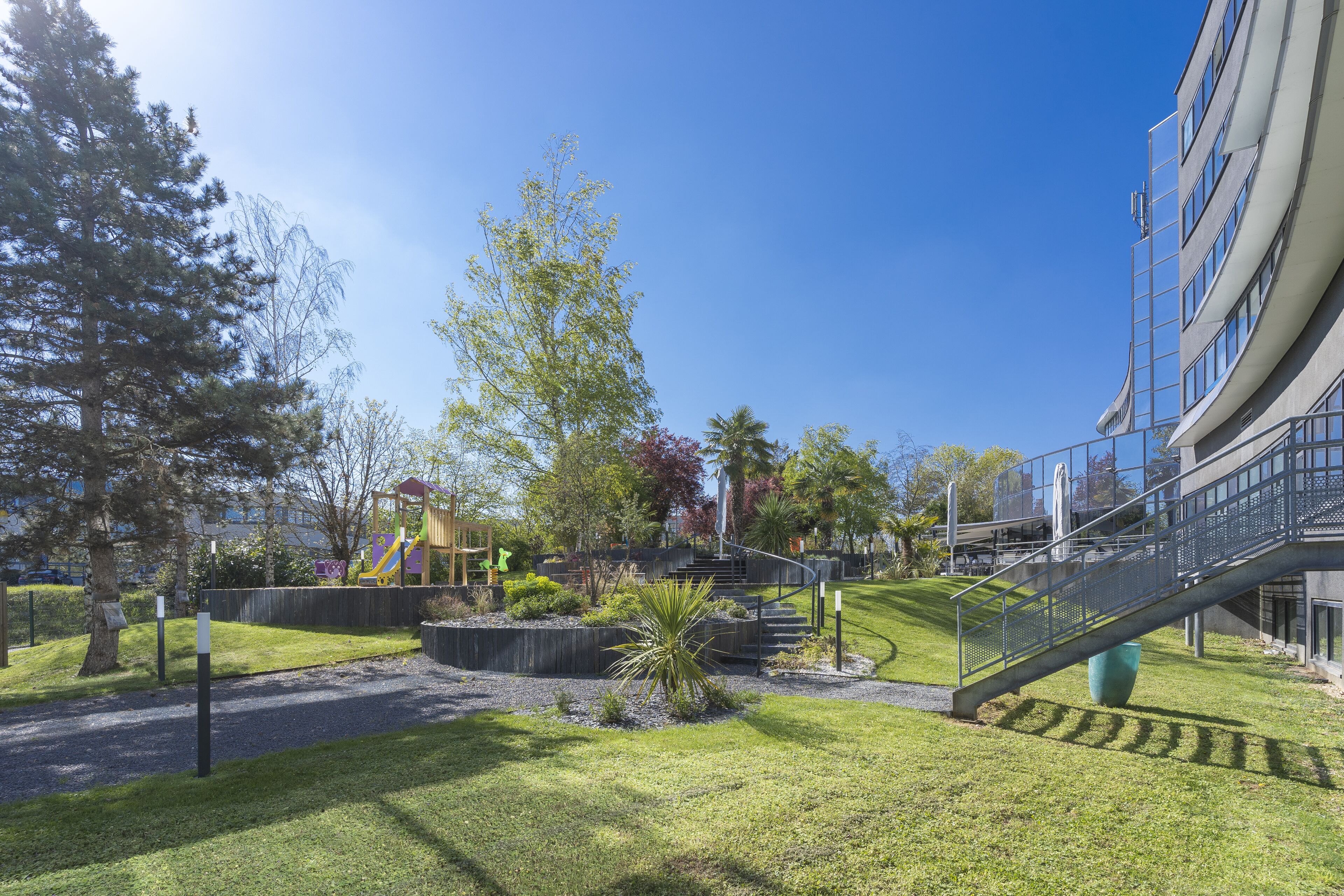 Lasten leikkialue ulkona