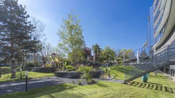 Lasten leikkialue ulkona