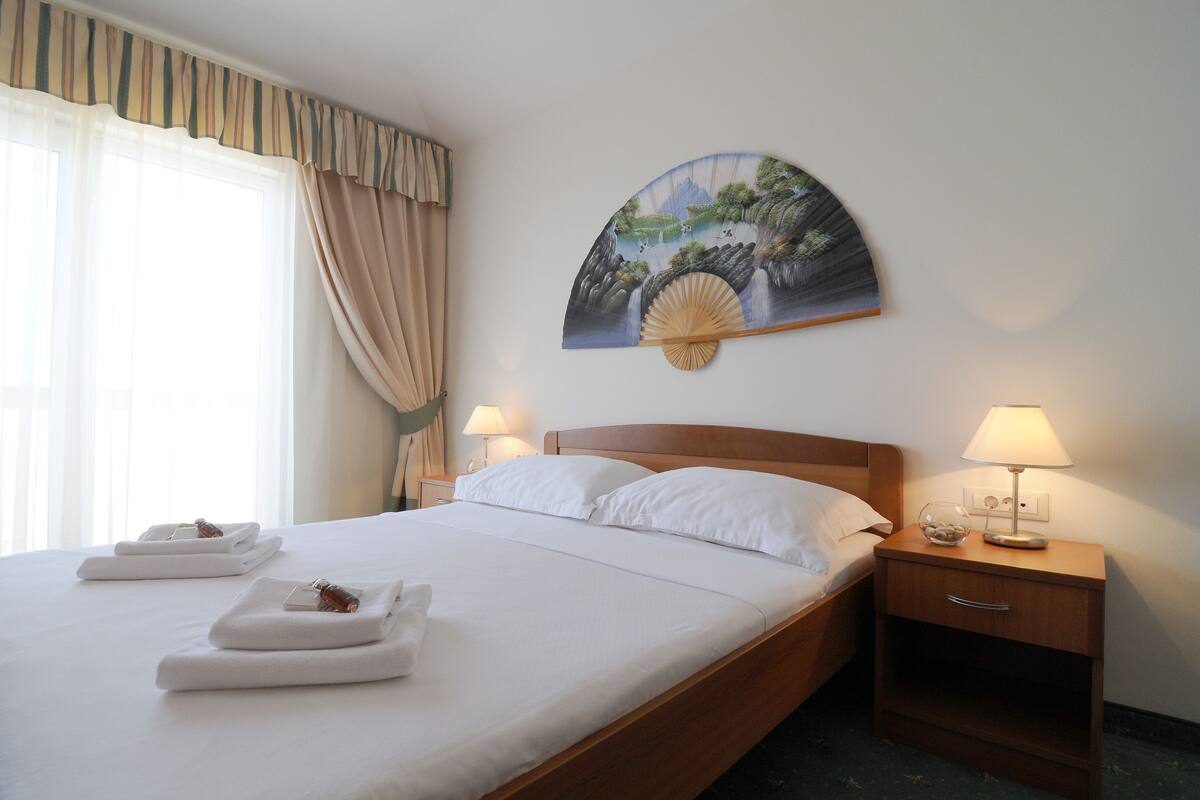 minibar, in-room safe, desk, blackout curtains