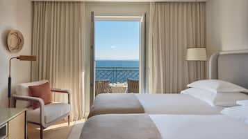 Superior Double/Twin Room Villa Camellia Sea View | Minibar, safe på rommet, skrivebord og blendingsgardiner