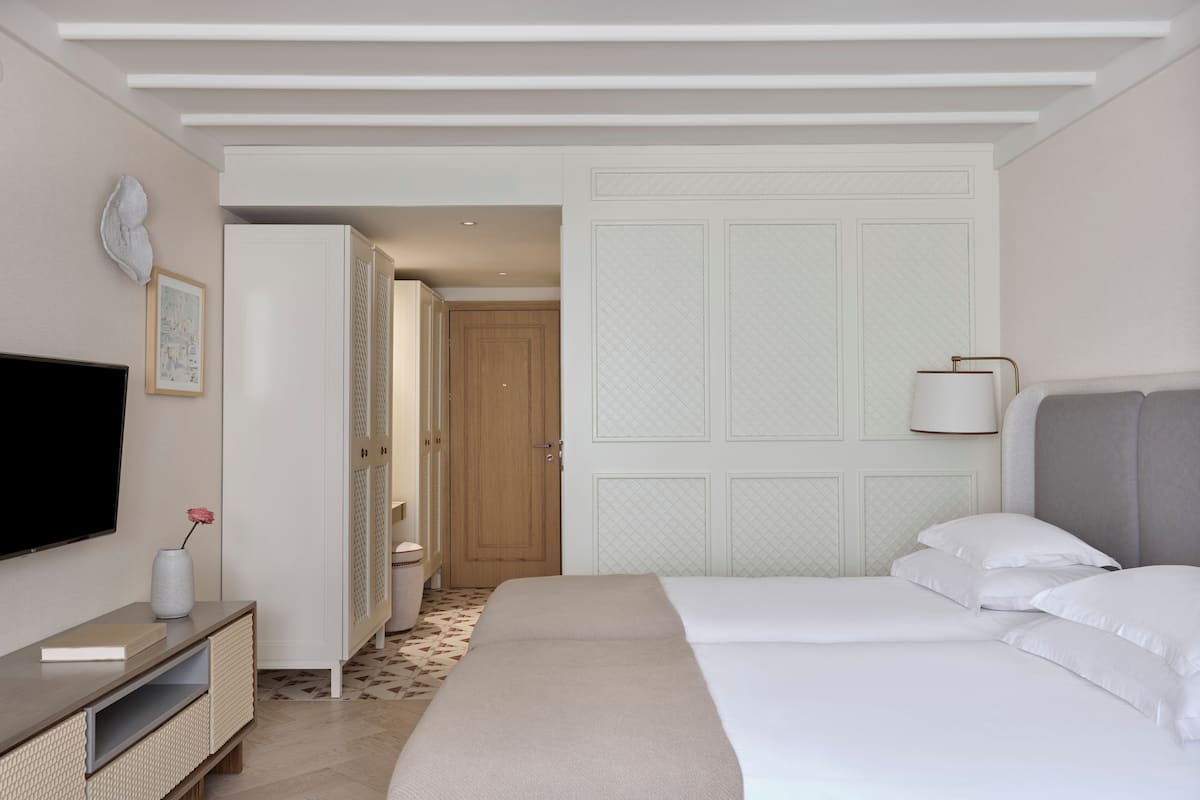 Minibar, in-room safe, desk, blackout curtains