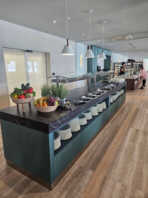 Dagelijks ontbijtbuffet (EUR 25 per persoon)