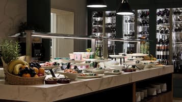 Frokostbuffé hver dag (EUR 25 per person)