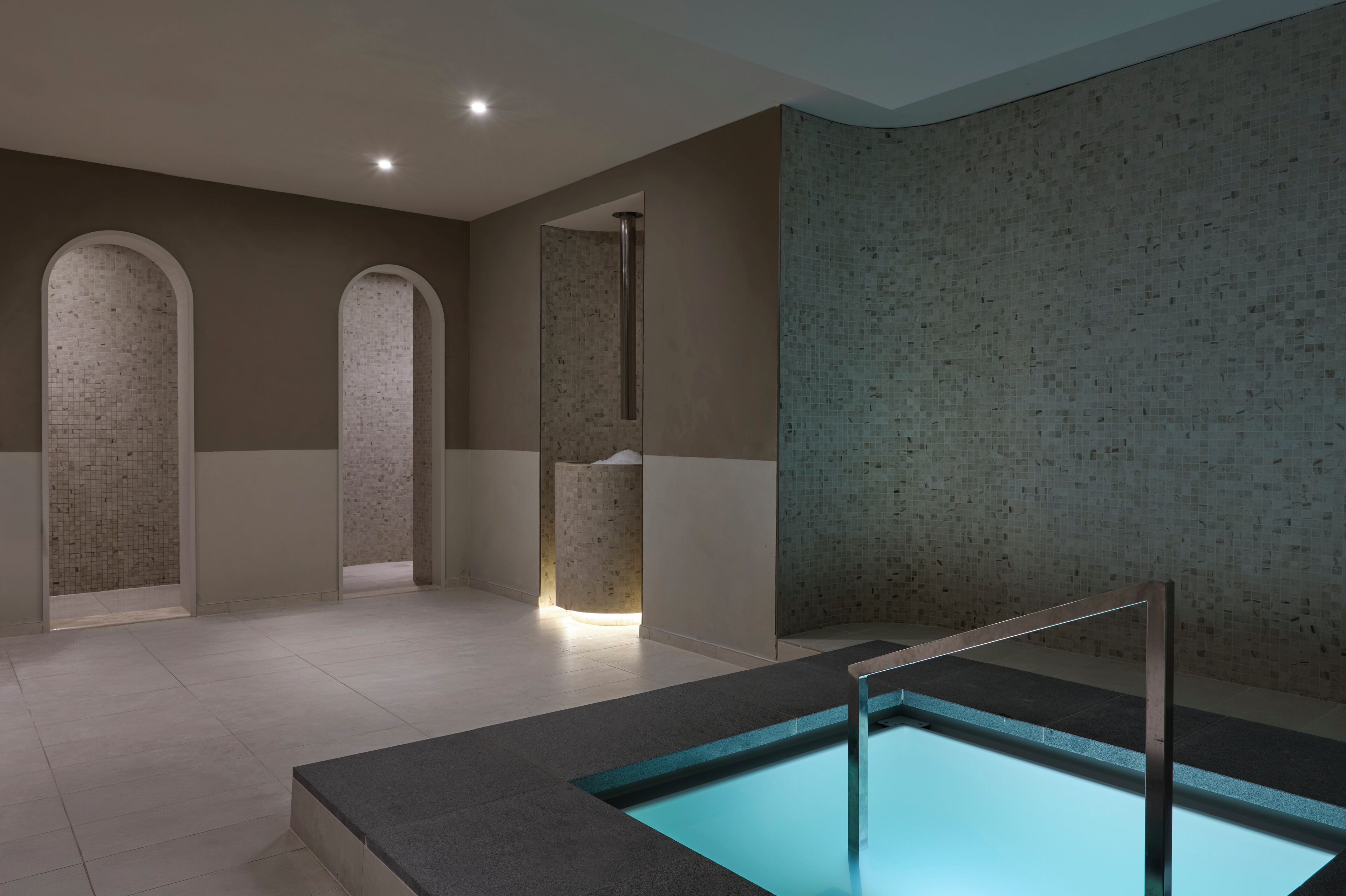 雙人療程室、三溫暖烤箱、浴缸、蒸氣室、土耳其浴、美體療程