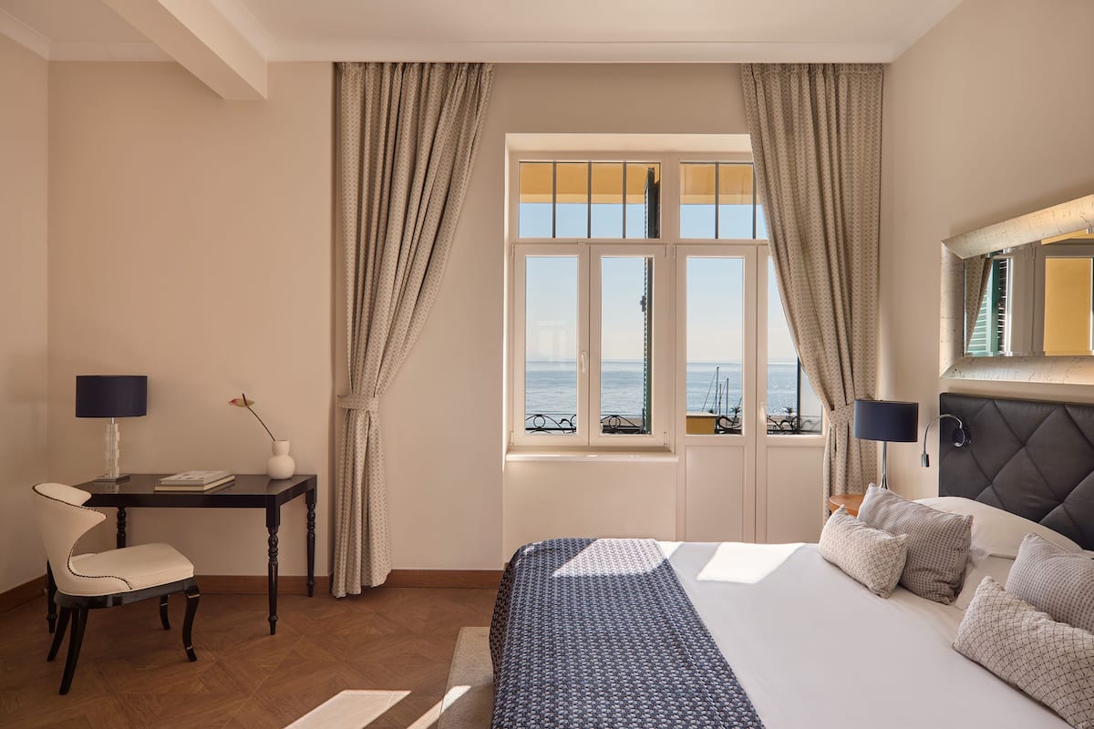 Deluxe Room Sea View with Balcony