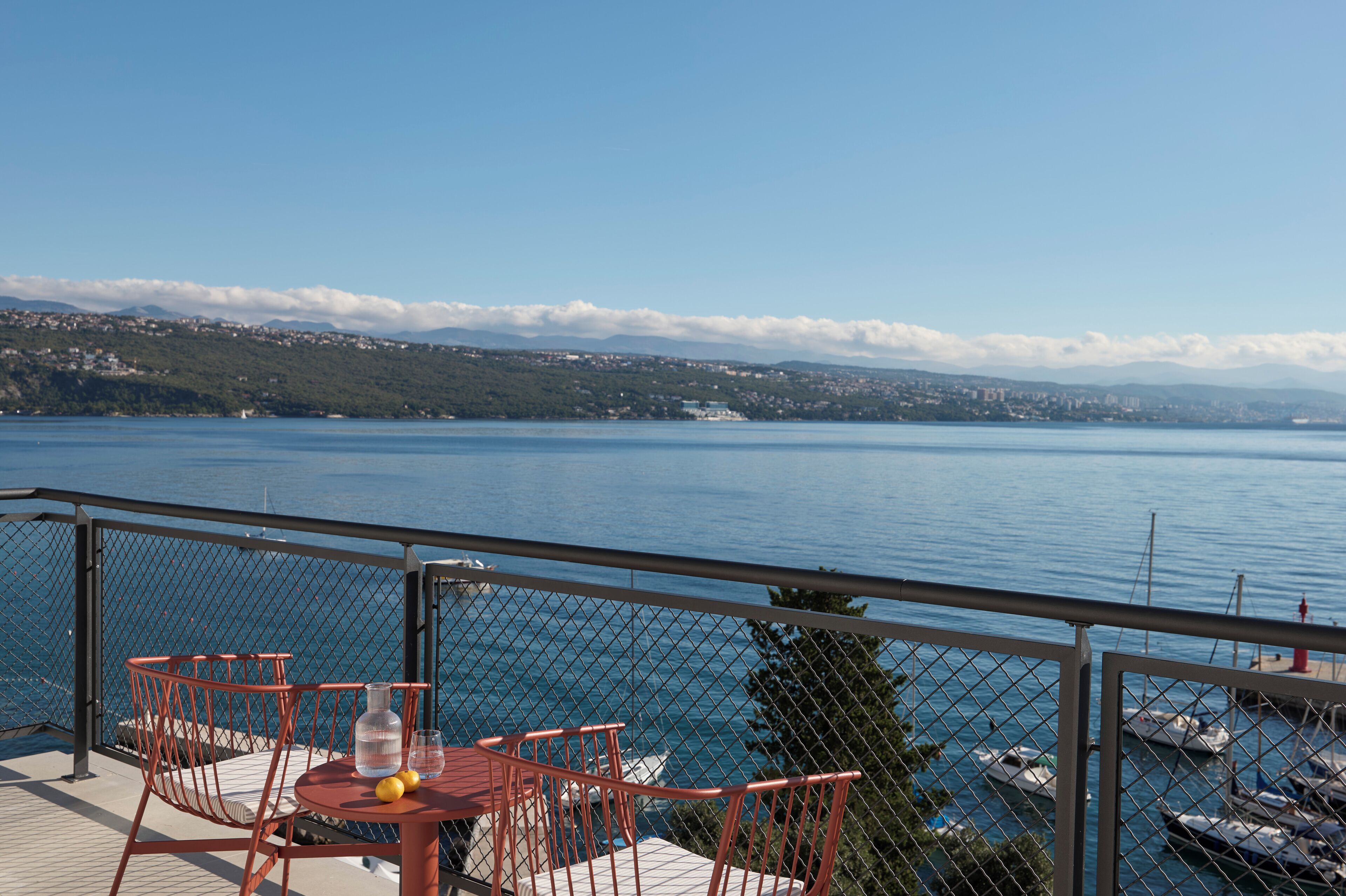 Superior Double/Twin Room Sea View and Balcony | 客房景观