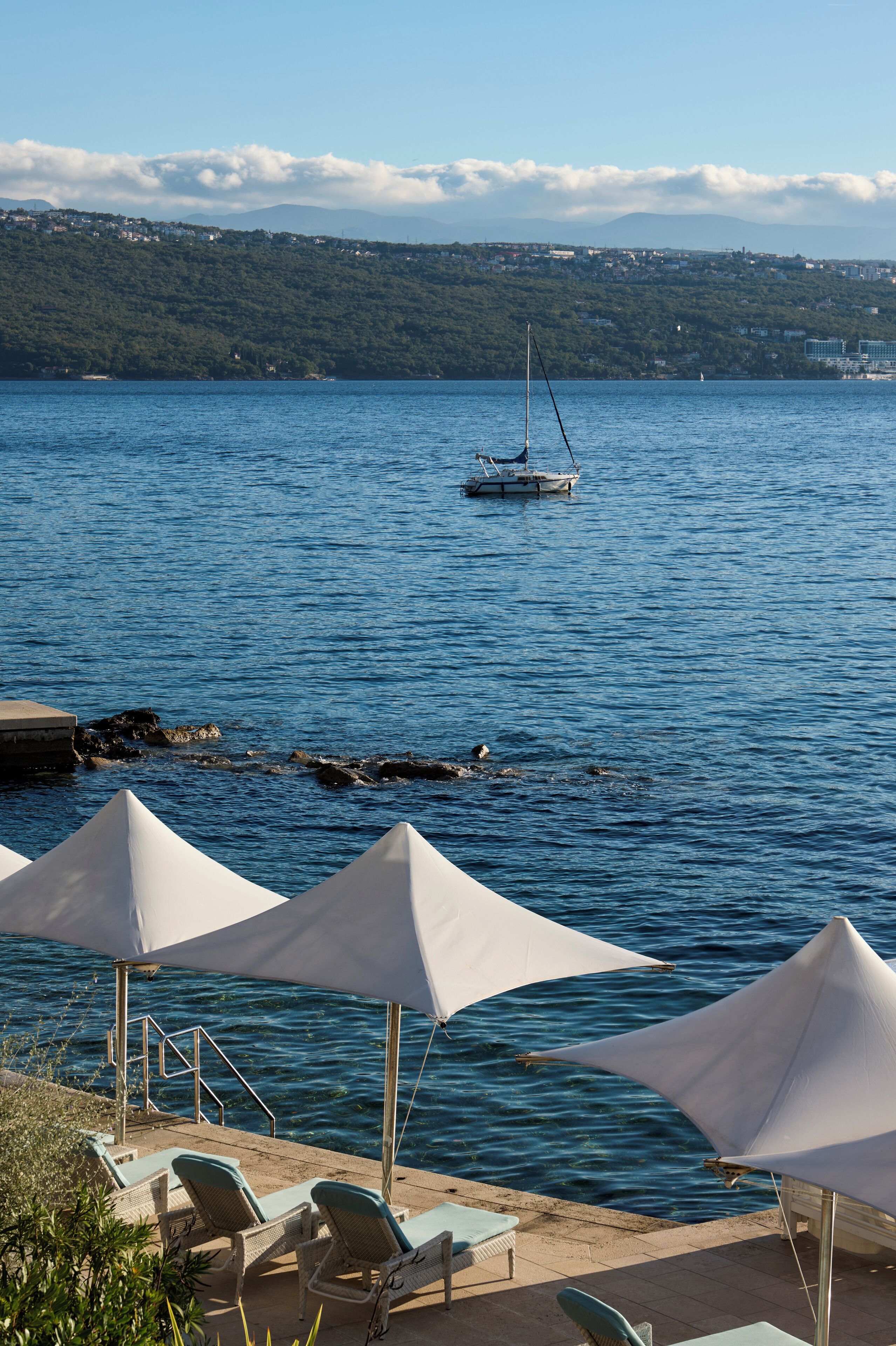Beach nearby, sun-loungers, beach umbrellas, beach towels