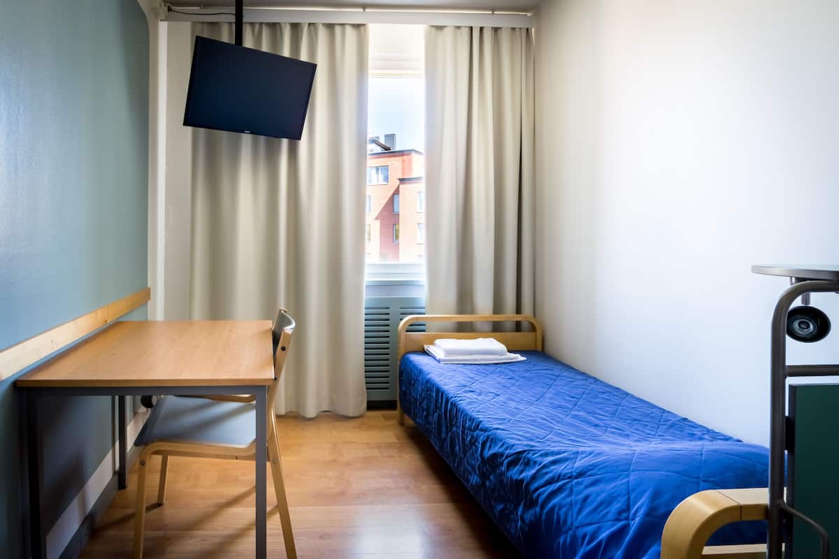 Free WiFi, bed sheets