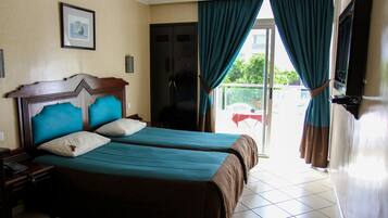 Standard Double Room | Minibar, individually decorated, individually furnished, desk