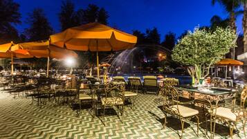 3 restaurants, international cuisine