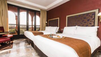 Habitación triple | Minibar, caja fuerte, cunas gratuitas y wifi gratis