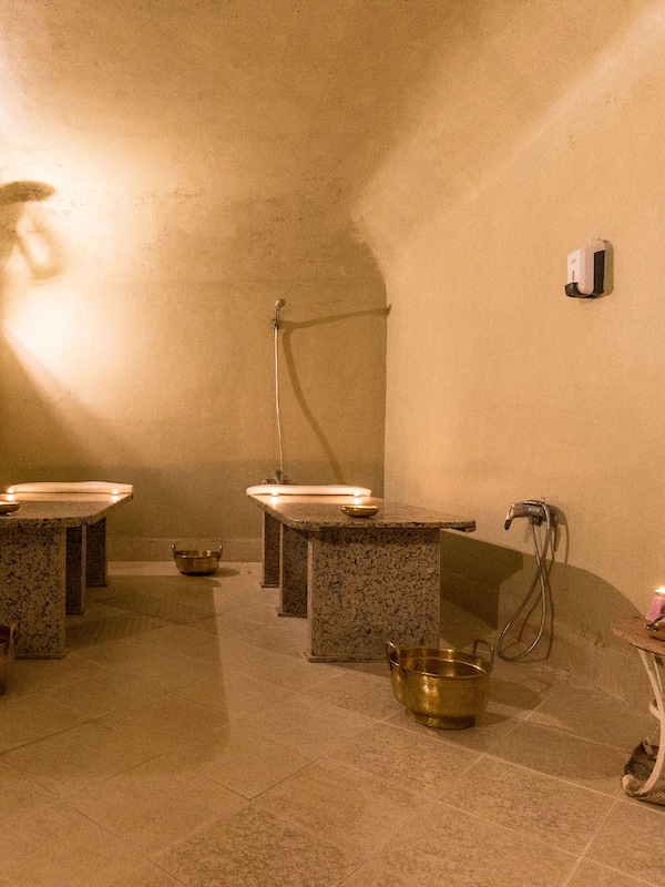 Sauna, steam room, Turkish bath, body treatments, aromatherapy