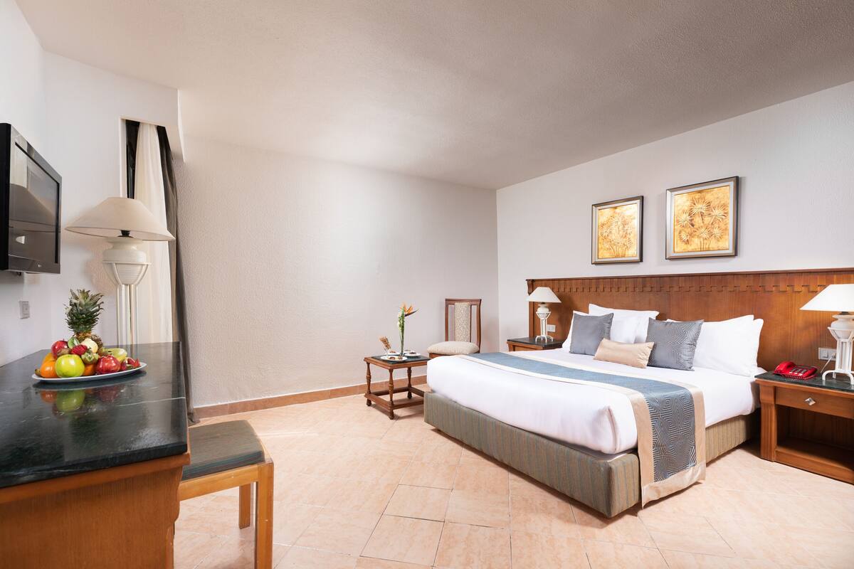 Standard Double Room | Bar mini, peti besi dalam bilik, langsir/tirai gelap terus 