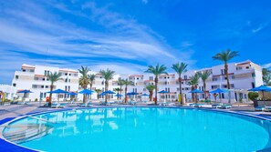 2 outdoor pools, pool umbrellas, pool loungers - Albatros Sharm Resort - Sharm El Sheikh (Sharm El Sheikh)