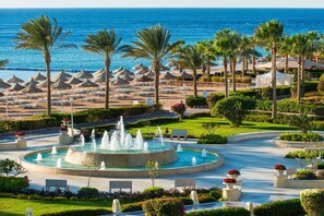 Indoor pool, 3 outdoor pools