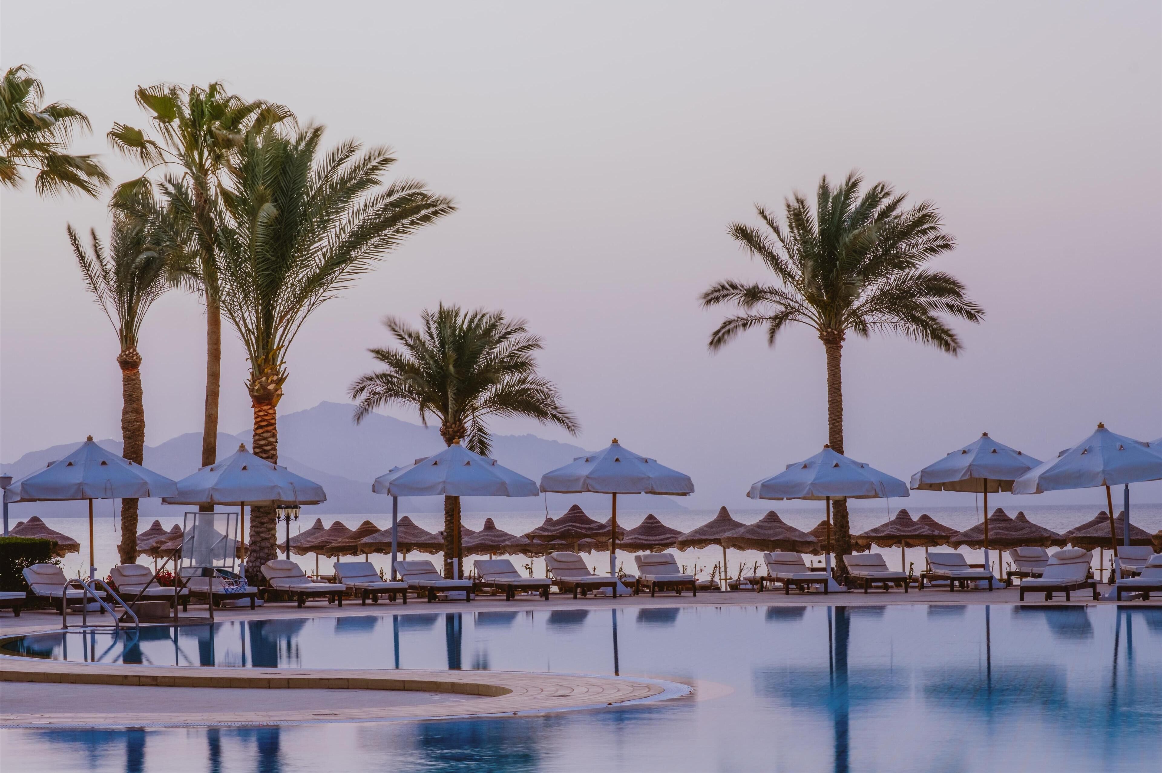 indoor pool, 3 outdoor pools