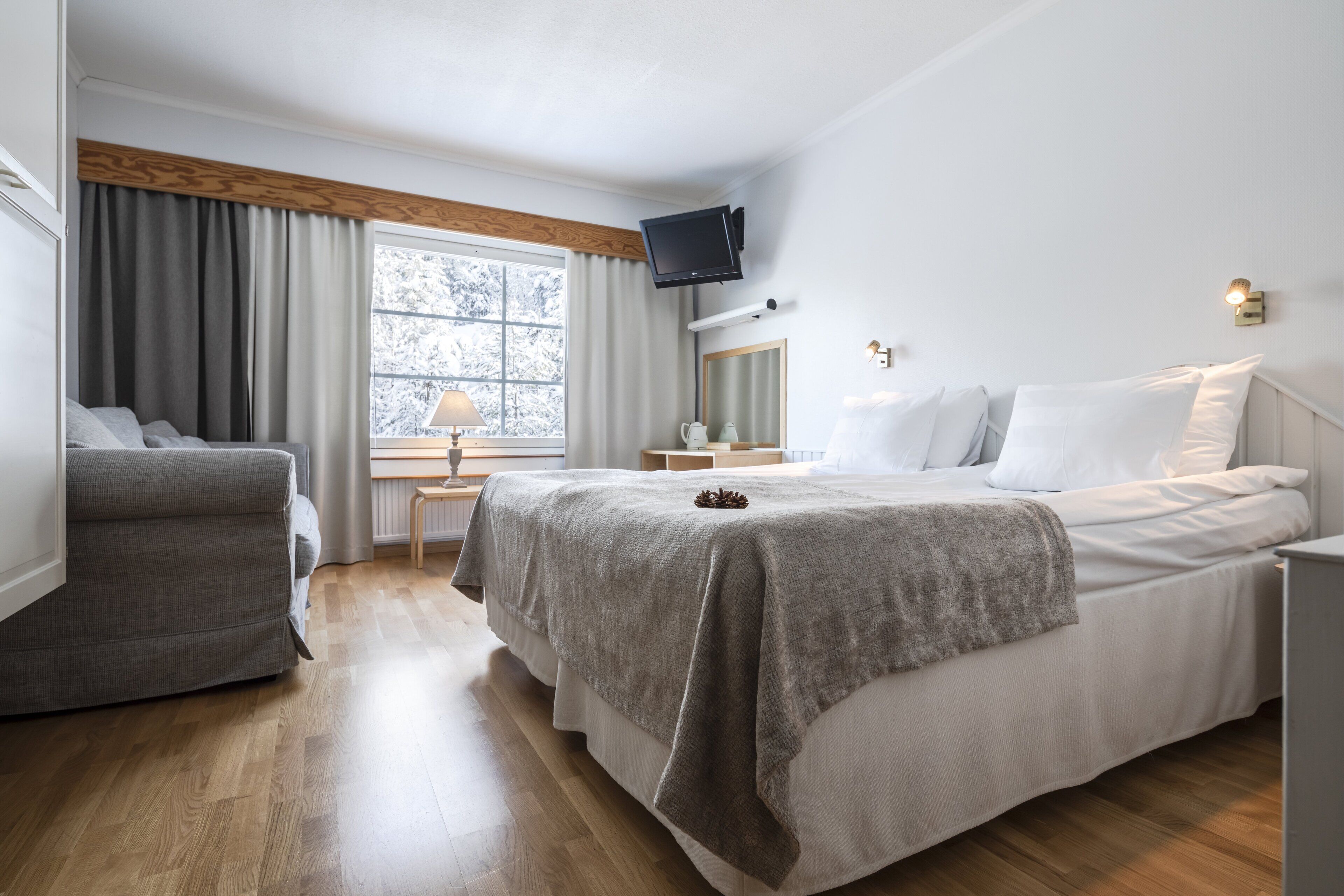 quadruple room | laptop workspace, blackout curtains, free cots/infant beds, free wifi