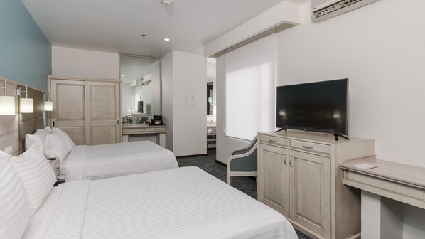 A hotel room with two beds, a desk, a television, and a mirror. - Holiday Inn & Suites Mexico Zona Reforma by IHG (Mexico City)