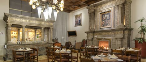Daily buffet breakfast (MXN 270 per person)