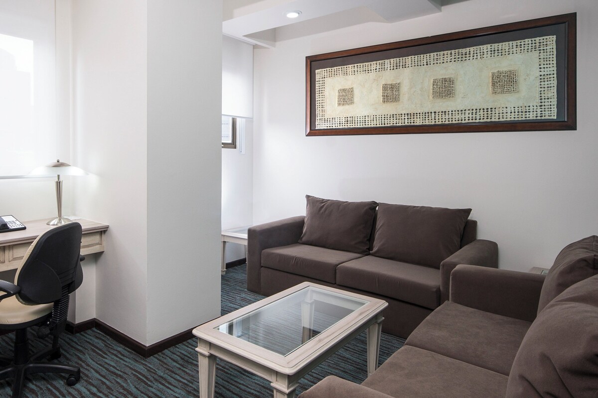 Premium bedding, in-room safe, desk, blackout curtains