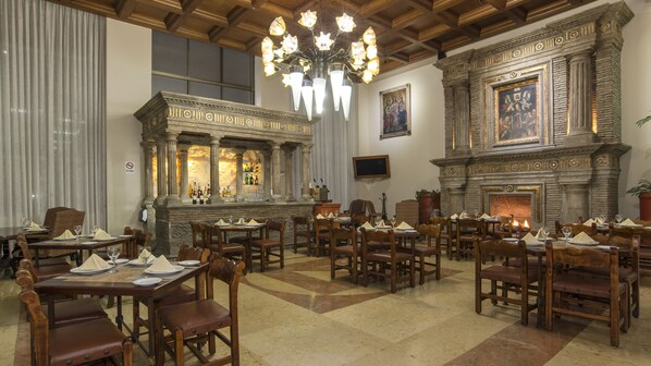 Bar (on property) - Holiday Inn & Suites Mexico Zona Reforma by IHG (Mexico City)