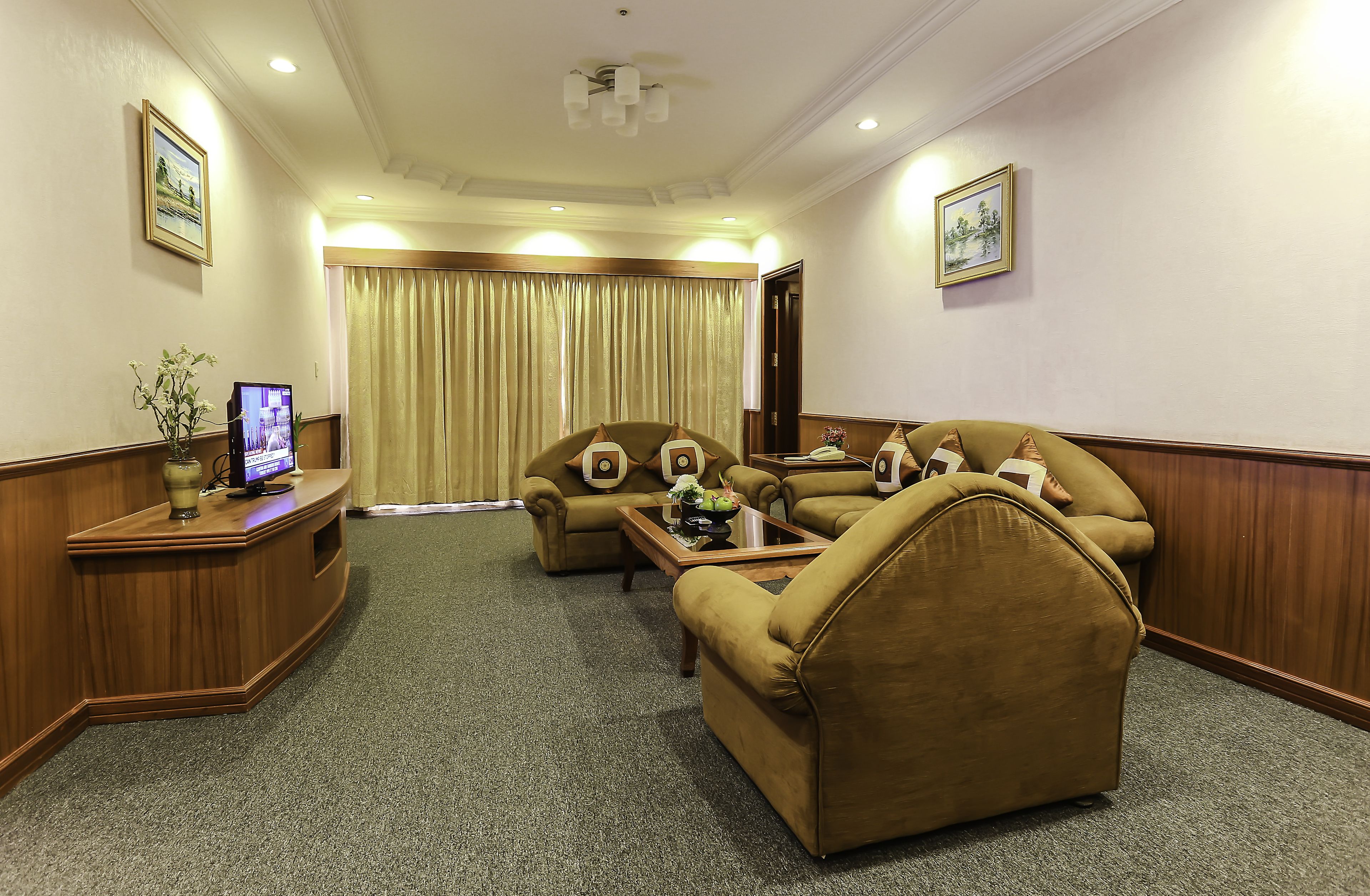 21-inch flat-screen tv with cable channels, tv