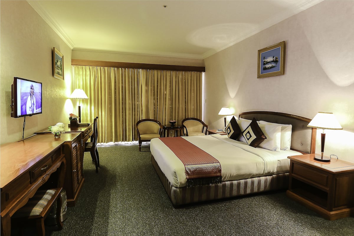 1 chambre, minibar, coffres-forts dans les chambres, bureau