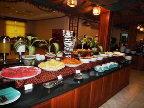 Daily buffet breakfast (USD 12 per person) - Angkor Howard Hotel (Siem Reap)