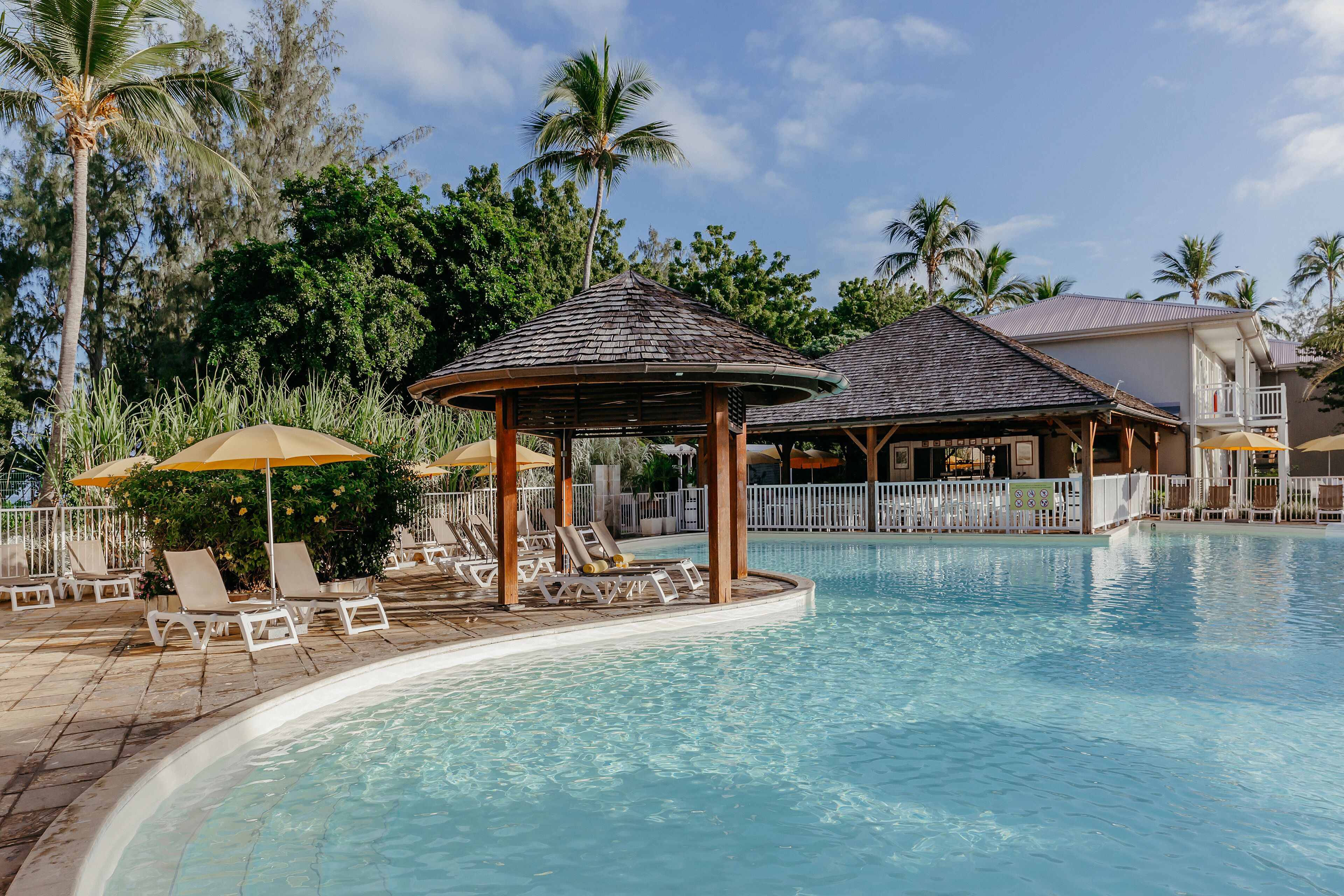 2 piscines extérieures