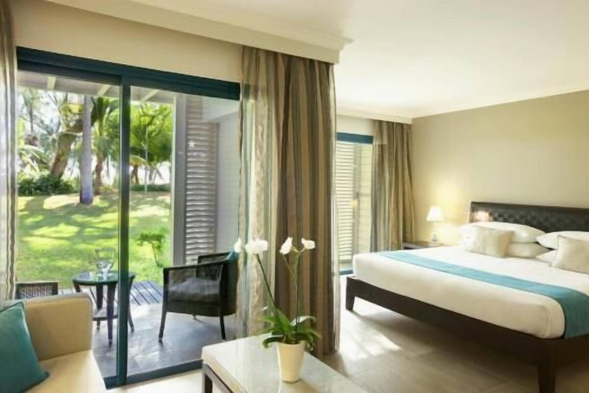 Minibar, in-room safe, desk, blackout curtains