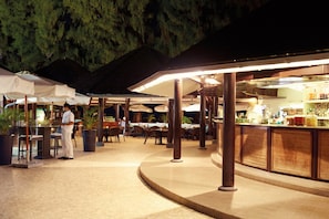 Bar (on property) - LUX* Saint Gilles (Saint-Paul)
